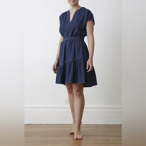 XIRENA DANI DRESS IN BLUE V NECK RUFFLED DENIM SIDE POCKETS M - Picture 2 of 15